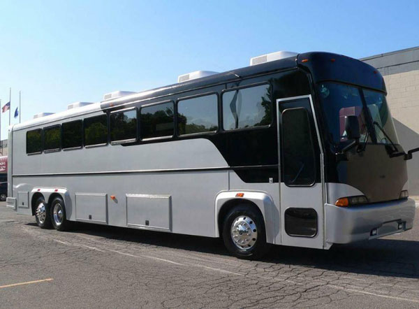 大巴租賃業(yè)務(wù)少，如何解決車找人的難題？